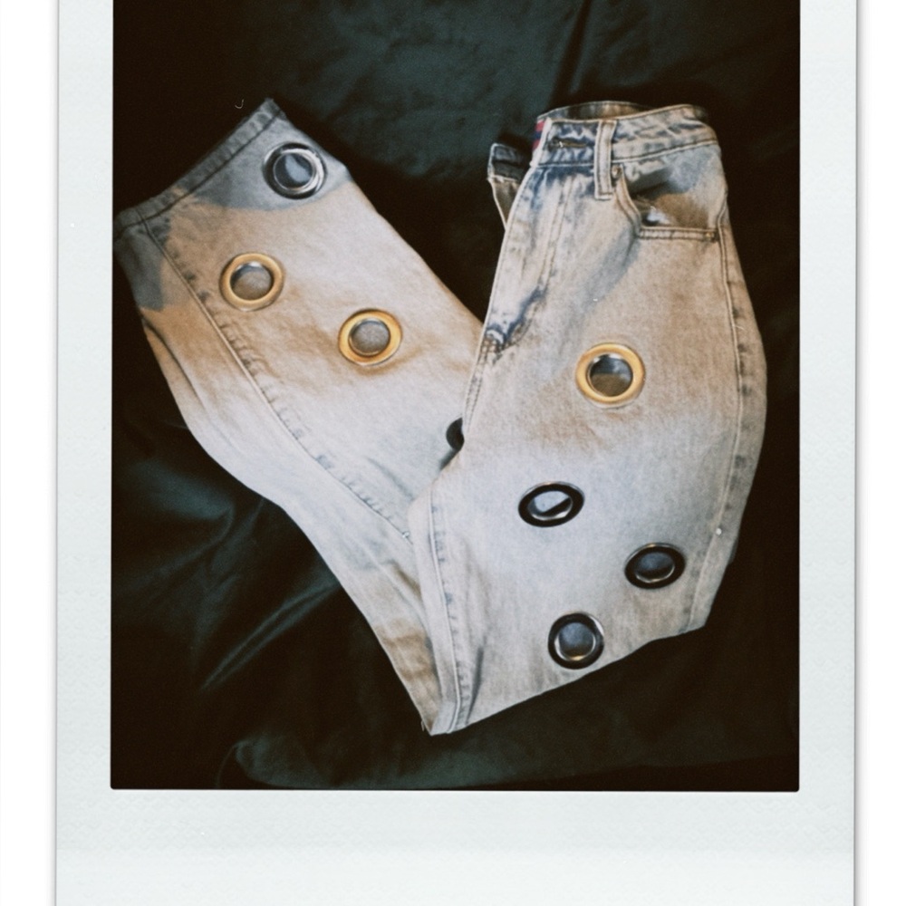 Edikted Light Wash Blue Silver Eyelet Grommet Jeans XS